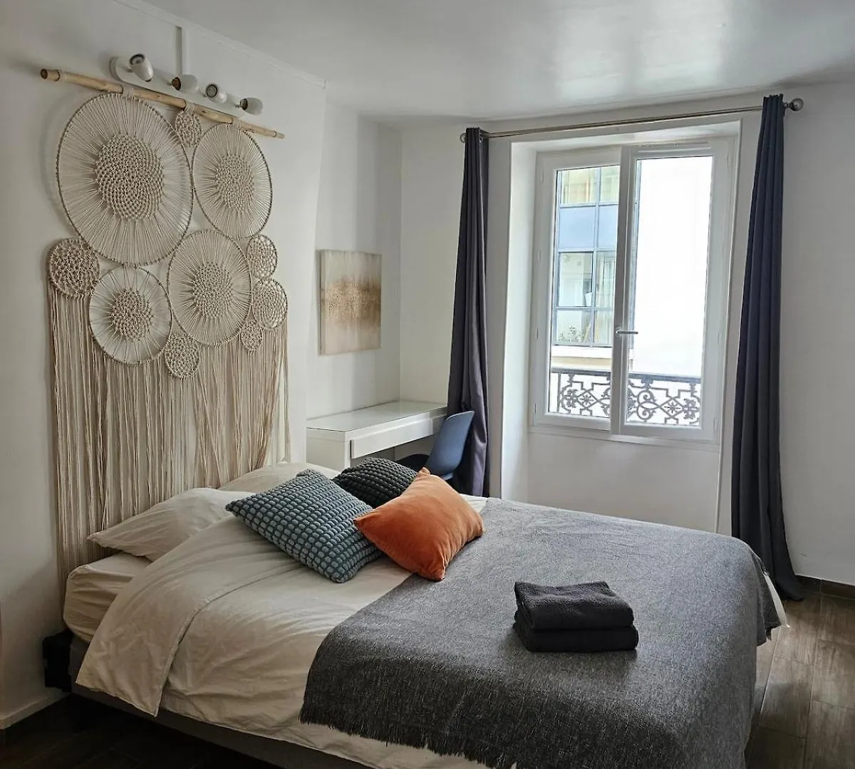 Apartament Apt At Stlazarre Opera Haussman Paryż