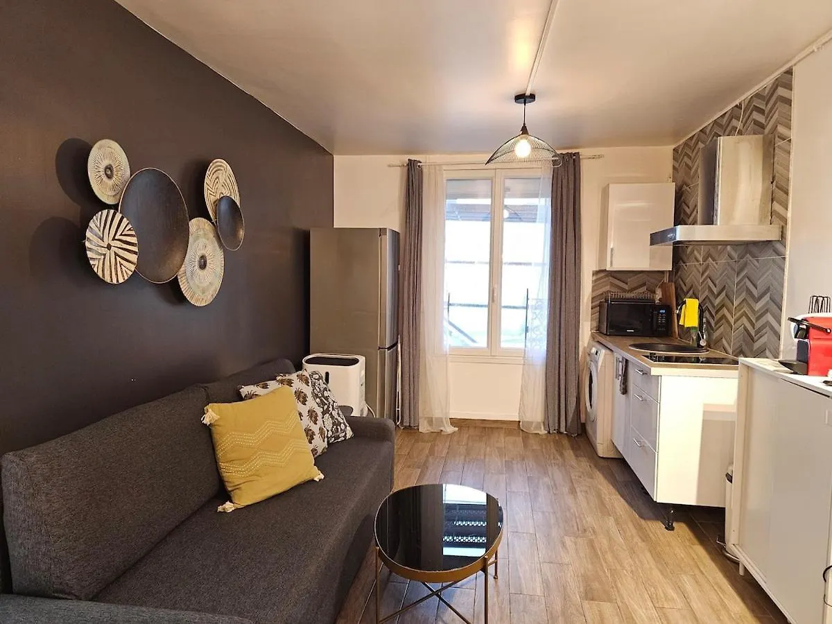 Apt At Stlazarre Opera Haussman Paris 0*,  France